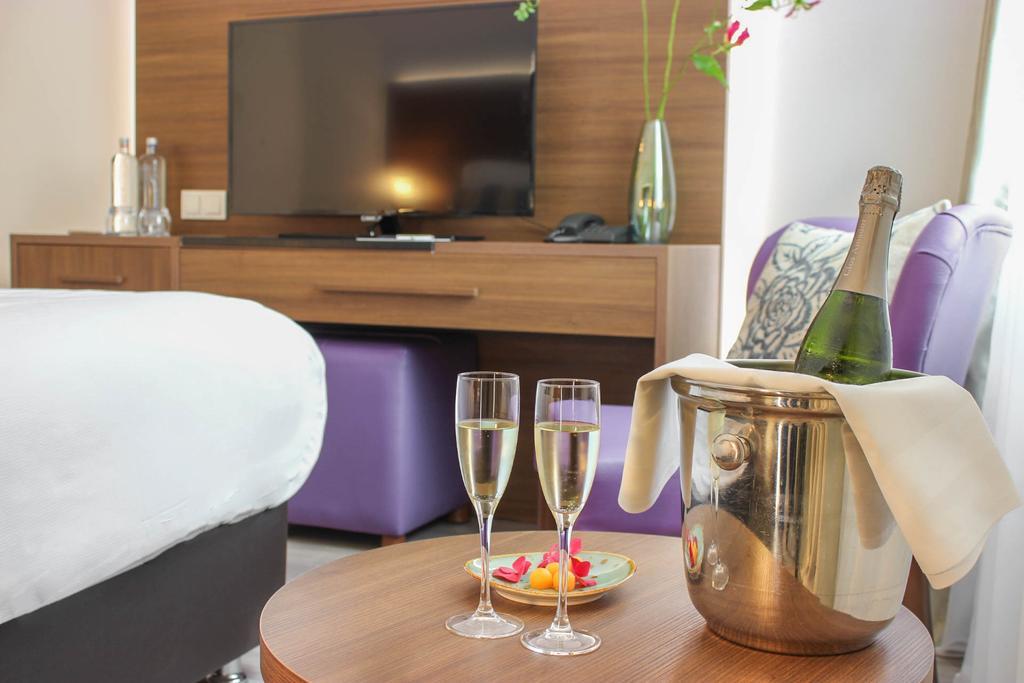 A-Hotel Oosterhout Oosterhout  Bagian luar foto